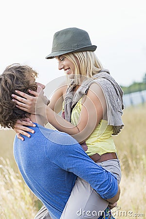 https://thumbs.dreamstime.com/x/romantic-man-carrying-woman-field-men-women-41409466.jpg