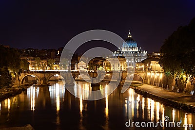 Rome by night: Saint Peter's Basilica in Vatican Stock Photo