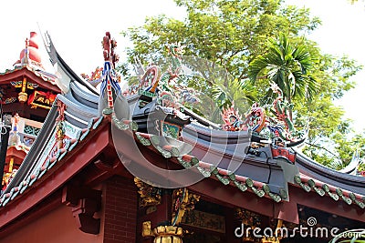 roof of a pavilion at the keng teck whay temple in singapore Stock Photo