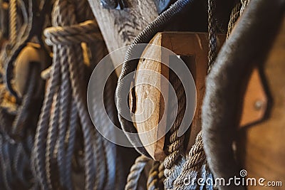 Ropes, pulleys on board the dutch indie sailed VOC ship Stock Photo