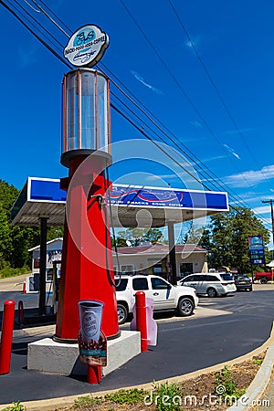 Route 6 gas pump roadside attraction Editorial Stock Photo