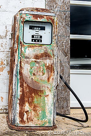 Route 66: Old Gas Pump, Odell, IL Editorial Stock Photo