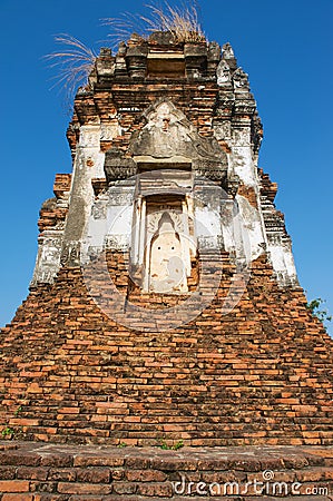 Ruin of the stupa at the ancient temple Wat Nakorn Kosa in Lopburi, Thailand. Stock Photo