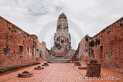 Ruined Pagoda and brick wall of Wat Ratchaburana, Ayutthaya Royal temple, Thailand Stock Photo
