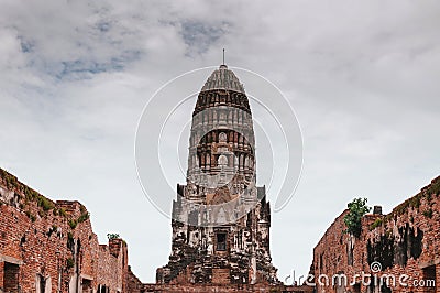 Ruined Pagoda and brick wall of Wat Ratchaburana, Ayutthaya Royal temple, Thailand Stock Photo