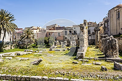 Ruins of the ancient greek doric temple of Apollo in Siracusa Stock Photo