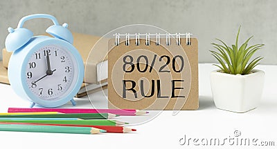 the 80 20 rule text on white paper on a table Stock Photo