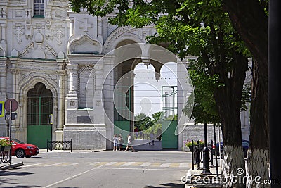 Russia. Astrakhan. 12/08/21. The central entrance to the Astrakhan Kremlin through a large arch Editorial Stock Photo