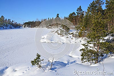 Russia, lake Ladoga Ladozhskoye, the gulf of Murolakhti Kocherga in frosty winter day Stock Photo