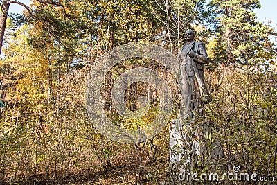 Russia. Yekaterinburg. Lenin sculpture in the autumn pine forest Stock Photo