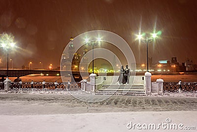 Yoshkar-Ola - 12/26/2017: night view of the illuminated promenade. Monument to the newlyweds Grace Kelly and Rainier III Stock Photo