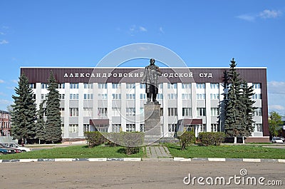 Russian scene: Courthouse in Alexandrov, Vladimir region, the monument to Vladimir Lenin on Sovetskaya square Editorial Stock Photo