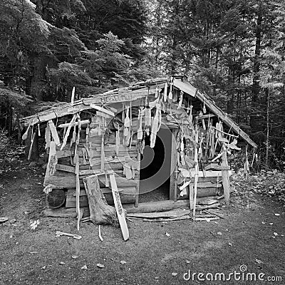 An old trappers cabin is decorated with driftwood at Wells Gray Park in BC, Canada Stock Photo