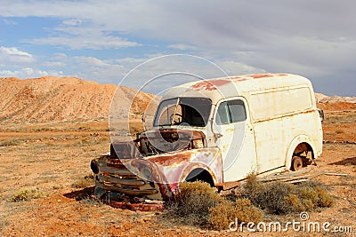 Rustic classic oldtimer decays, Australian desert Stock Photo