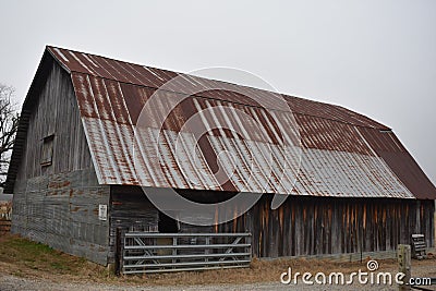Rusty rotting old barn with open gate in Washita Arkansas Stock Photo