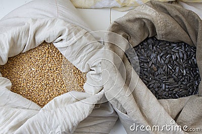 Sacks full with chickpeas, beans, buckwheat, millet, wheat, spelled, lentils, Einkorn wheat grains. Variety of beans, grains and s Stock Photo