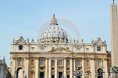 Saint Peter square and the Basilica San Pietro in Vatican city. Rome, Italy Editorial Stock Photo