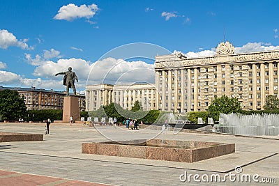 Saint-Petersburg,Russia, 28-06-2019: view of the square on a sunny day near metro Moscovskaya. Saint-Petersburg Editorial Stock Photo