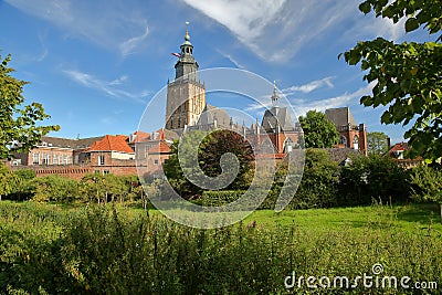 Saint Walburgiskerk church and historic medieval houses surrounded by fortifications in Zutphen Stock Photo