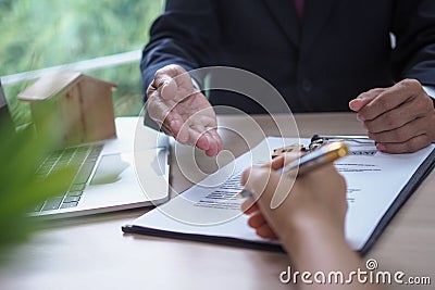 The salesperson explained the landlord legal documents and signed the acknowledgment Stock Photo