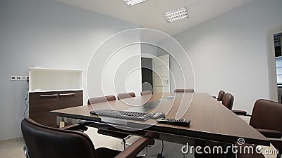 Salle de conférence Tir intérieur d'une salle de conférence vide Voie de chariot de glisseur banque de vidéos Salle de conférence Tir intérieur d'une salle de conférence vide Voie de chariot de glisseur banque de vidéos