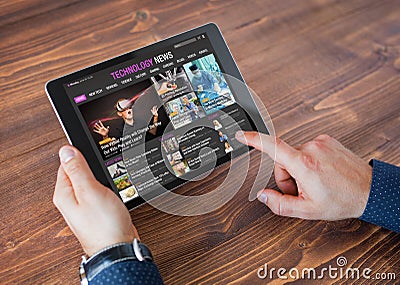 Sample tech news website on tablet Stock Photo