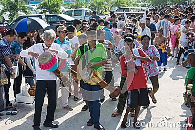 Samutprakarn, THAILAND - OCT 28 : people play music and Thai traditional dance for End of Buddhist Lent Day. on October 28, 2015 i Editorial Stock Photo