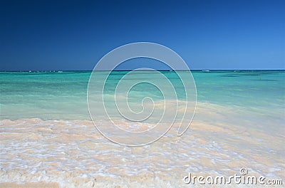 Sandy beach with crystal clear turquise blue water at Cayo Jutias Stock Photo