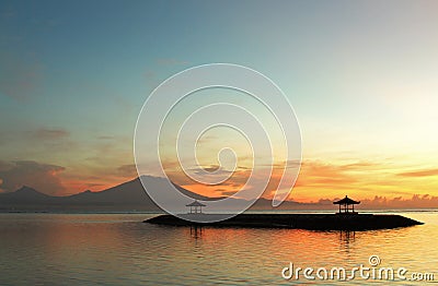 Beautiful tranquil early morning view over horizon. Sunrise colors and the reflection on wave water. Stock Photo