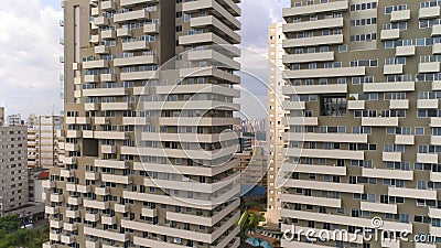 SAO PAULO, BRASILIEN - 3. MAI 2018: Vogelperspektive von Wohngebäuden der lebenden Häuser im Stadtzentrum stock video SAO PAULO, BRASILIEN - 3. MAI 2018: Vogelperspektive von Wohngebäuden der lebenden Häuser im Stadtzentrum stock video
