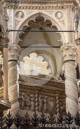 Scaliger Tombs, Gothic funerary monuments of the Scaliger family, who ruled in Verona in the middle ages. Scaligeri arch in Verona Stock Photo