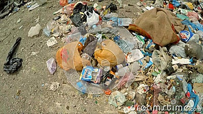Scarico di immondizia espulso a materiale di riporto in Ucraina Scarico di immondizia espulso a materiale di riporto in Ucraina