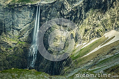 Scenic view of famous Cirque de Gavarnie with Gavarnie Fall in P Stock Photo