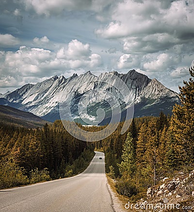 Scenic Icefields Pkwy traveling through Banff and Jasper National Park Stock Photo