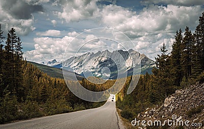 Scenic Icefields Pkwy traveling through Banff and Jasper National Park Stock Photo