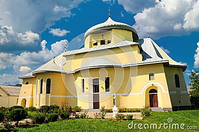 Scenic view of St Michael's Church built in 1924 in neo-baroque style, Vyzhnytsia, Bukovina, Ukraine Stock Photo