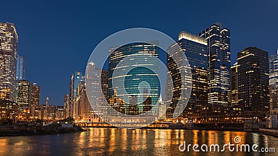 Schackningsperiod för Chicago i stadens centrum solnedgångtid med att passera för fartyg arkivfilmer Schackningsperiod för Chicago i stadens centrum solnedgångtid med att passera för fartyg arkivfilmer