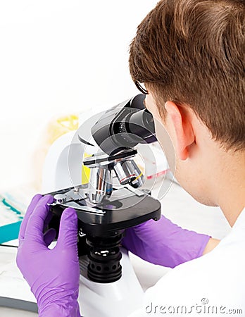 Scientist working in laboratory Stock Photo