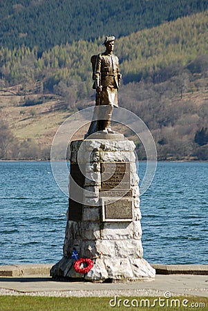 Scottish war memorial by loch Editorial Stock Photo