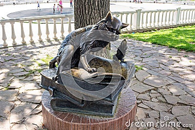 KALUGA, RUSSIA - AUGUST 2017: Sculpture of the Cat of the scientist in Kaluga Editorial Stock Photo