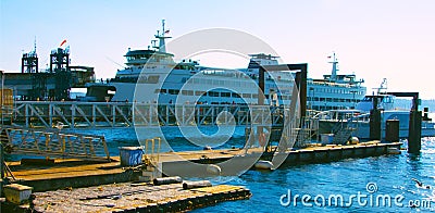 Seattle, Washington, USA mai 6, 2019 Tourist sightseeing cruise boat sailing across elliott Bay in Seattle Editorial Stock Photo