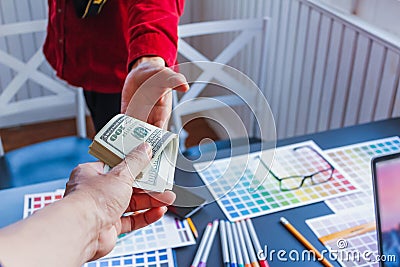 Select focus,A young businessman is making an offer by bribing a staff member for misconduct in order to get things done. Miscondu Stock Photo