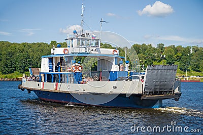 Self-propelled cargo-passenger river ferry 