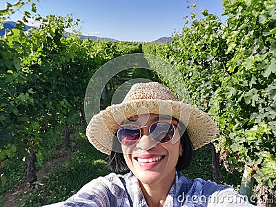 Selfie woman travel in vinyards, Okanagan valley, British Columbia Canada Stock Photo