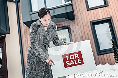 Professional experienced real estate agent selling big house Stock Photo