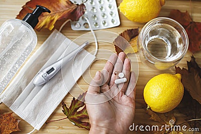 Senior hand with vitamin D, vitamin C and zinc pills. Boost immune system, coronavirus treatment Stock Photo