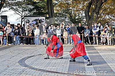 SEOUL, SOUTH KOREA - OCTOBER 23, 2022 Traditional Korean Kingdom Soldier Warriors fighting performance among group of tourists in Editorial Stock Photo