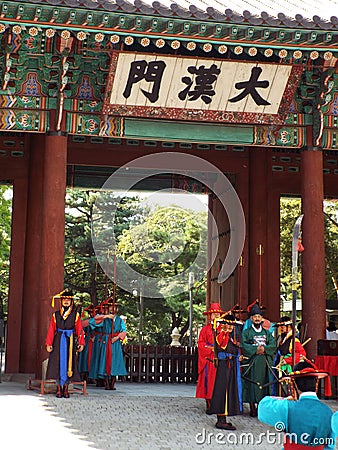 Vertical view of the Changing of the Royal Guard ceremony at Deoksugung Palace in Seoul Editorial Stock Photo
