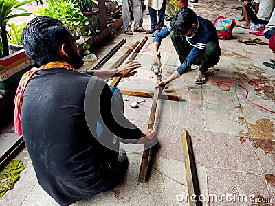 Metal welders are doing welding work at chandni chowk, delhi, india Editorial Stock Photo