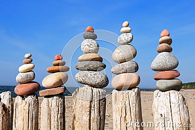 Several Rock zen pyramids of colorful pebbles on a beach on the background of the sea. Concept of balance, harmony and meditation Stock Photo